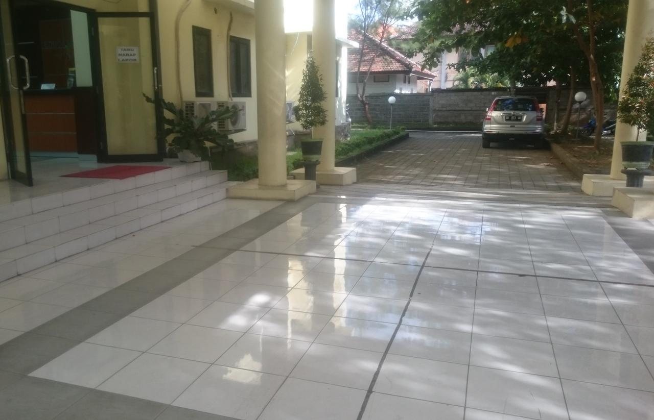 Edutel Undiksha Hotel Singaraja  Exterior photo